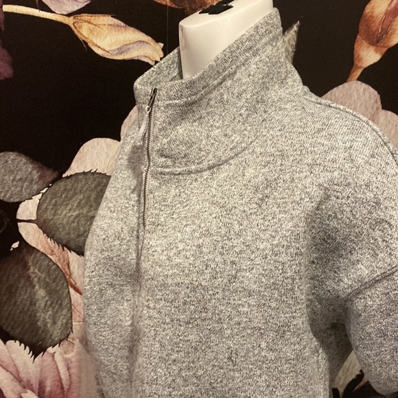 Fabletics Sweater / little crop - Picture 3 of 6